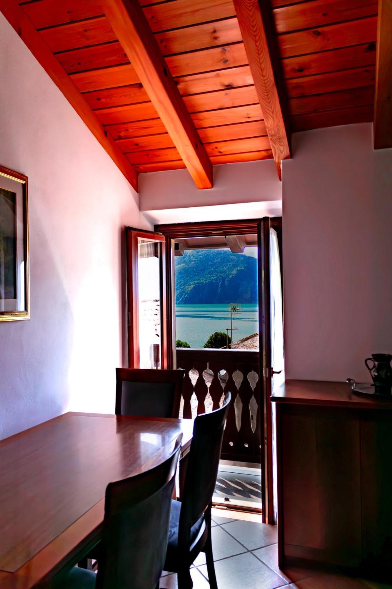 La Casa Sulla Roccia Hotel Pisogne Luaran gambar
