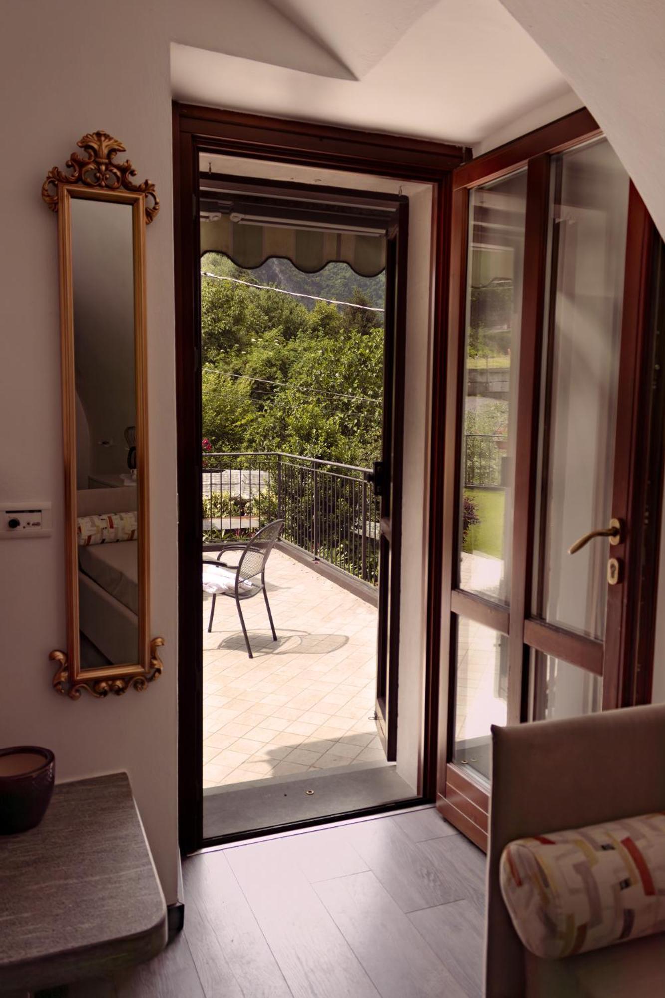 La Casa Sulla Roccia Hotel Pisogne Luaran gambar