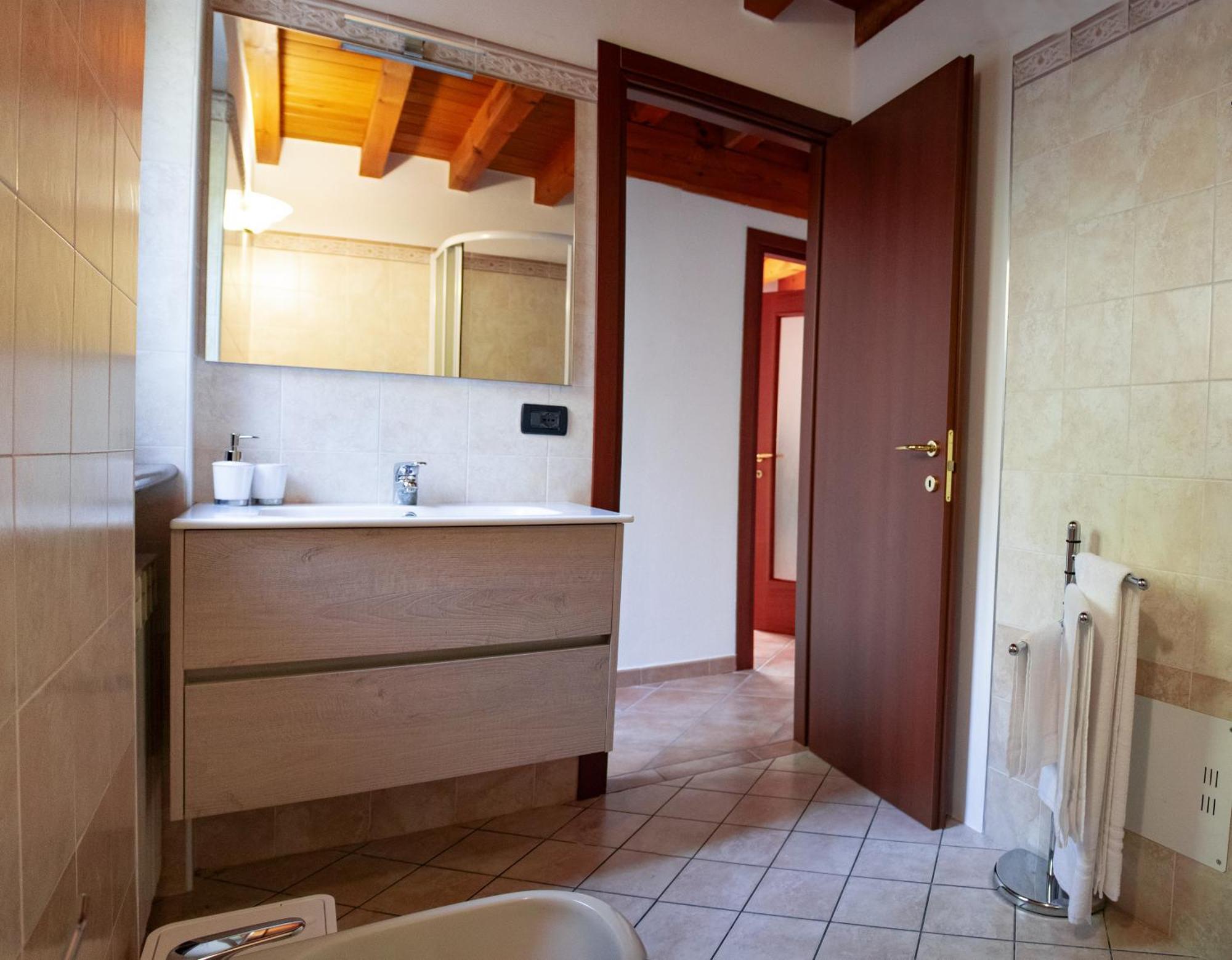 La Casa Sulla Roccia Hotel Pisogne Luaran gambar