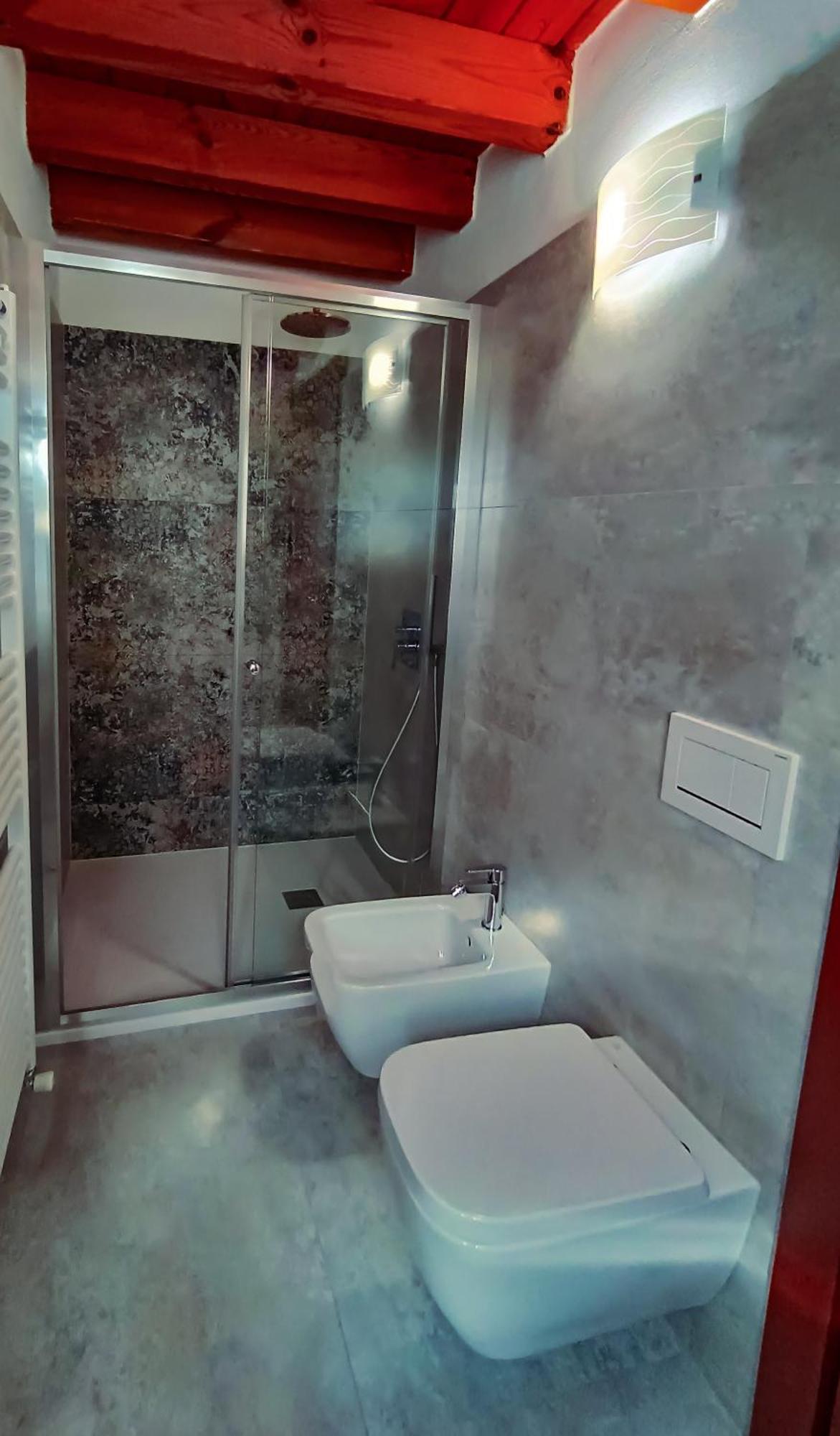 La Casa Sulla Roccia Hotel Pisogne Luaran gambar