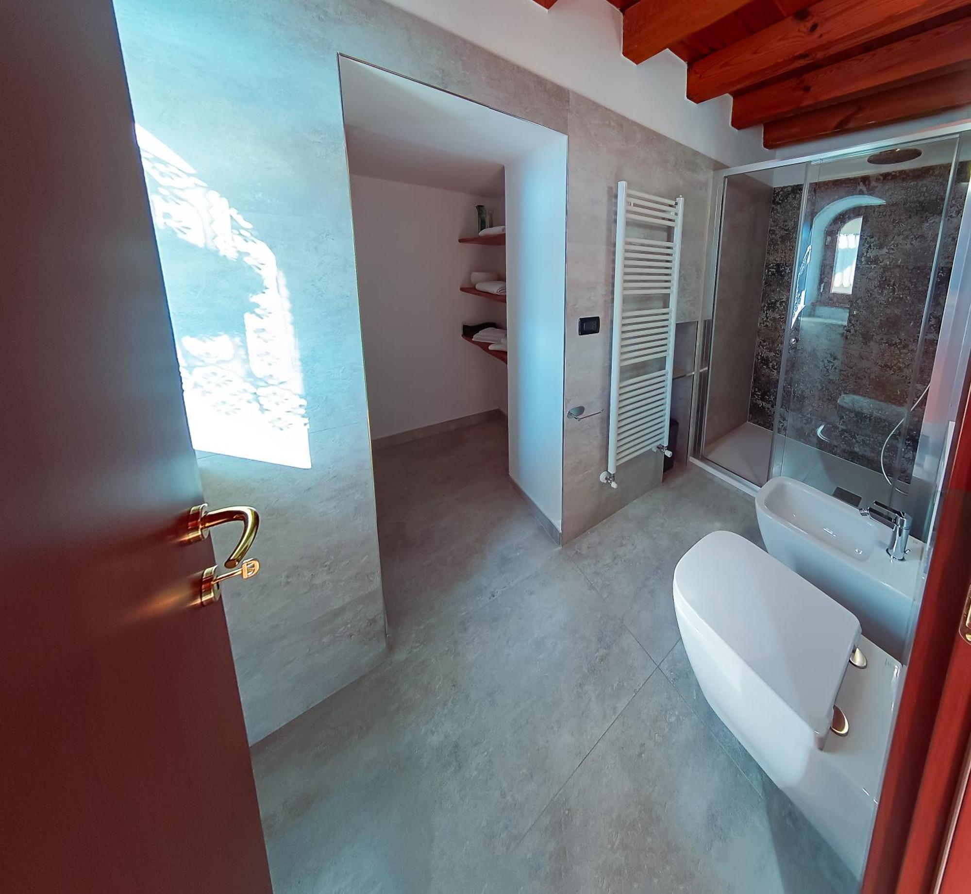 La Casa Sulla Roccia Hotel Pisogne Luaran gambar