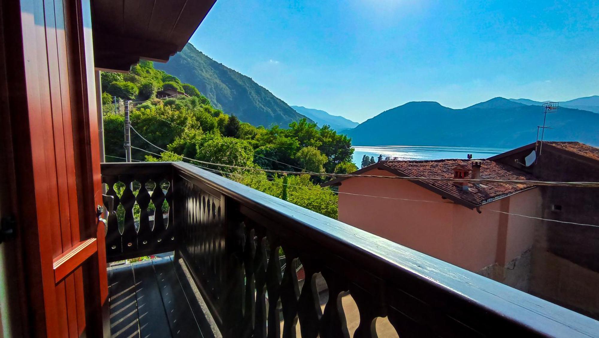 La Casa Sulla Roccia Hotel Pisogne Luaran gambar