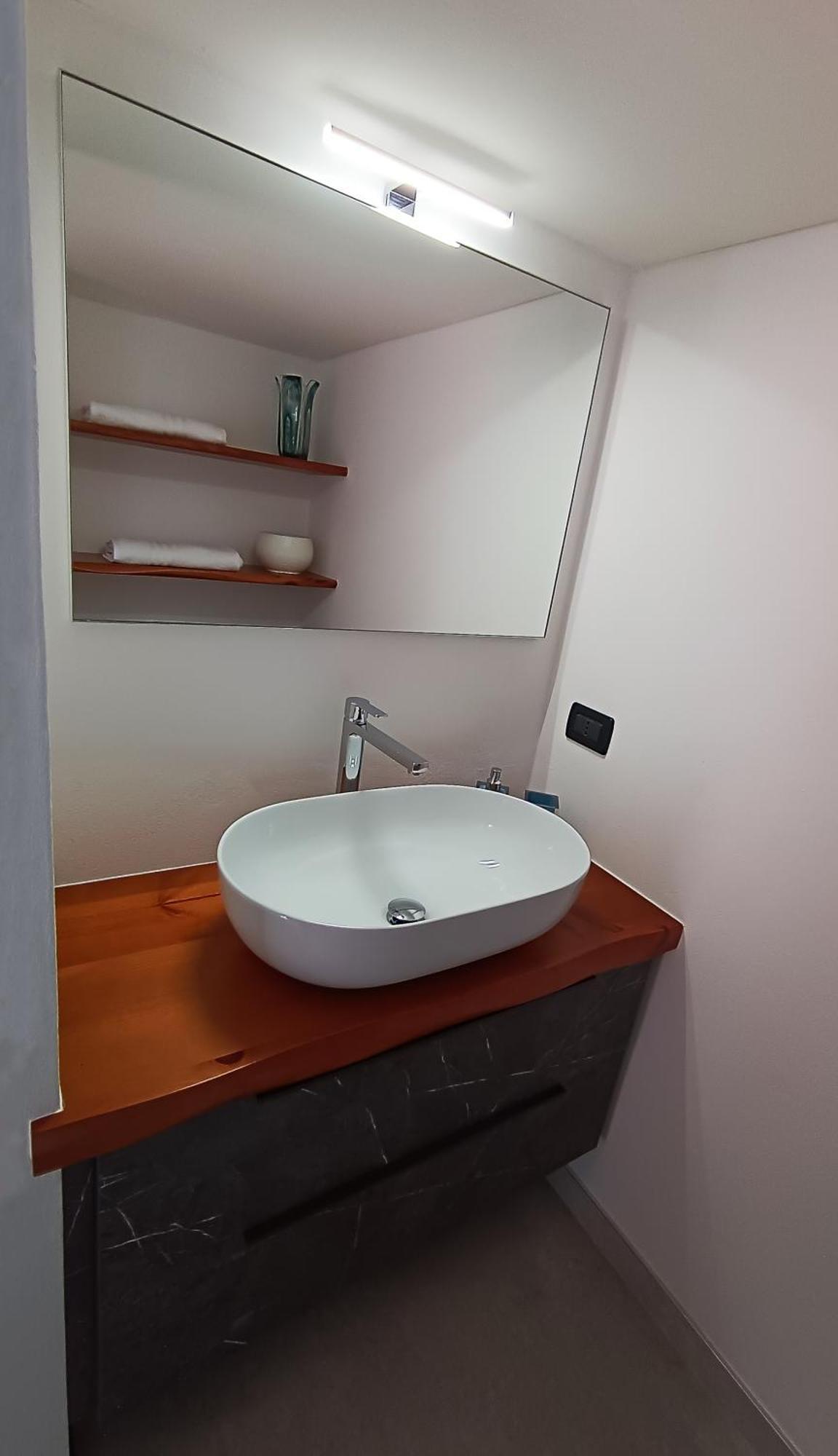 La Casa Sulla Roccia Hotel Pisogne Luaran gambar