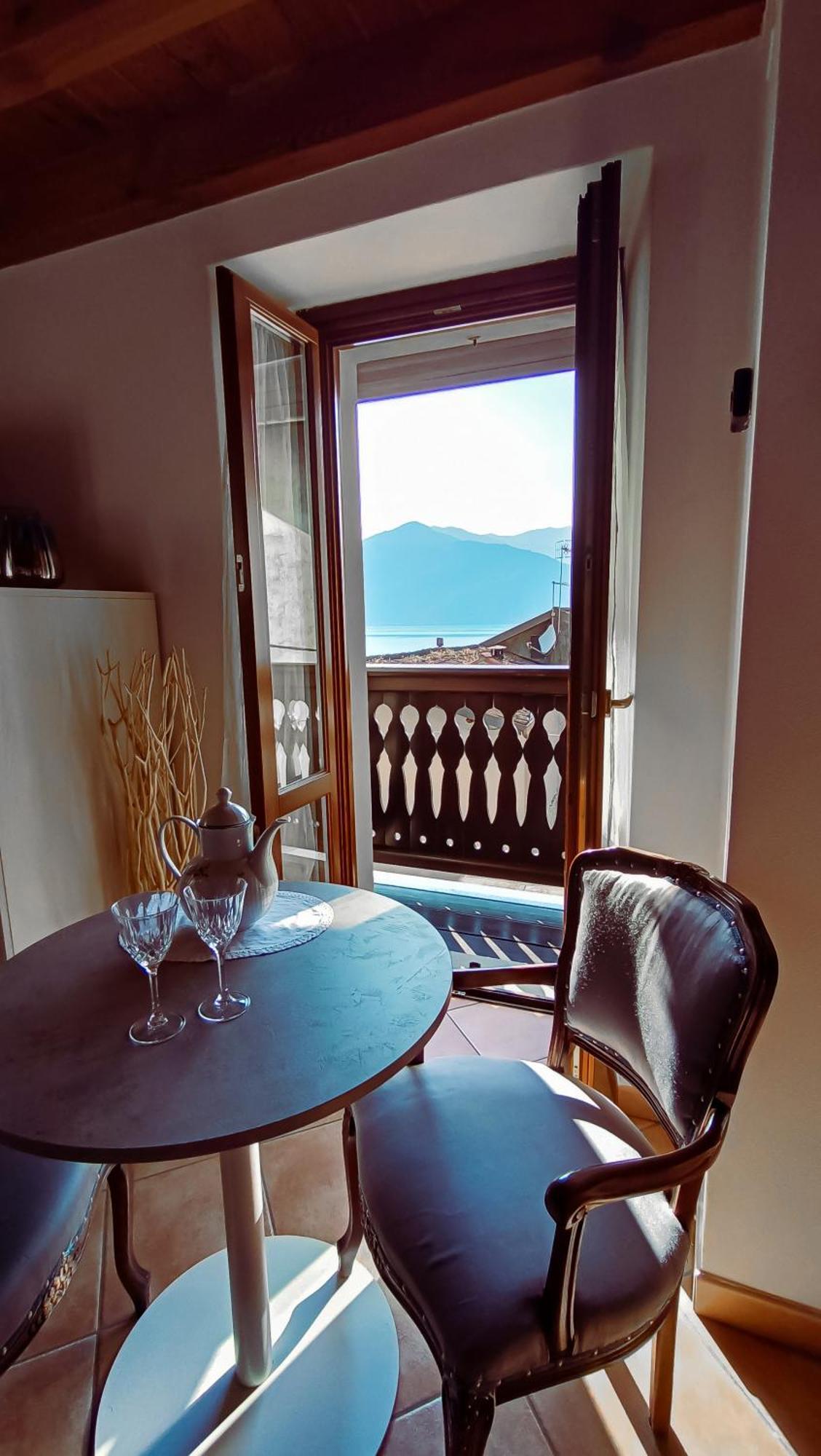 La Casa Sulla Roccia Hotel Pisogne Luaran gambar